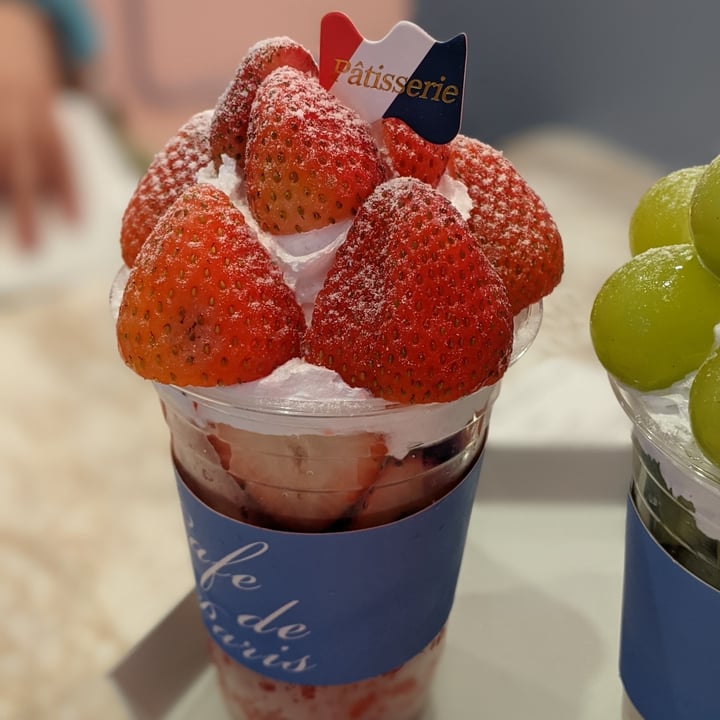 review photo of Cafรฉ de Paris Strawberry Bonbon shared by @oblongboxes on 05 Nov 2021 - review