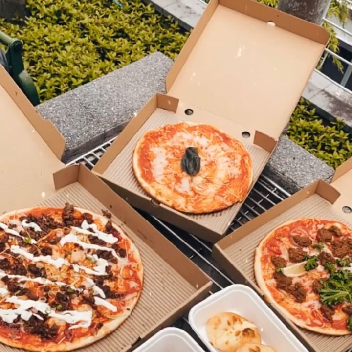 photo of PizzaExpress Impossible Curry Classic Pizza shared by @angiecwakefield on  25 May 2020 - review
