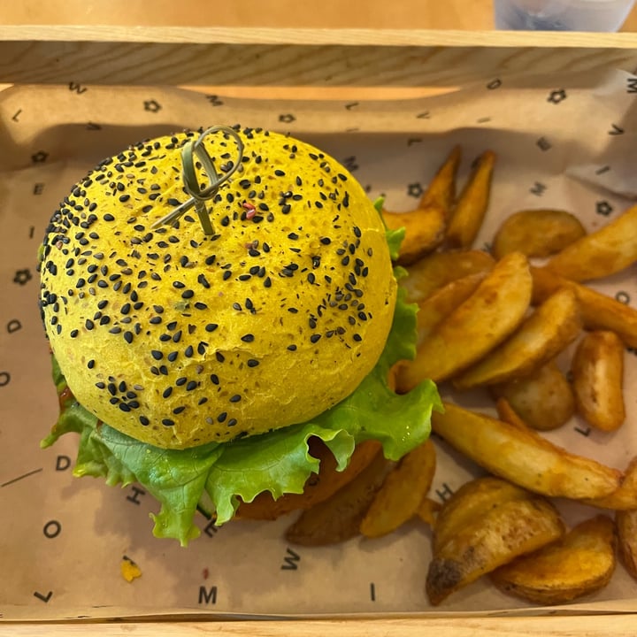 review photo of Flower Burger Spicy Cecio shared by @melissasveglife on 24 Apr 2022 - review