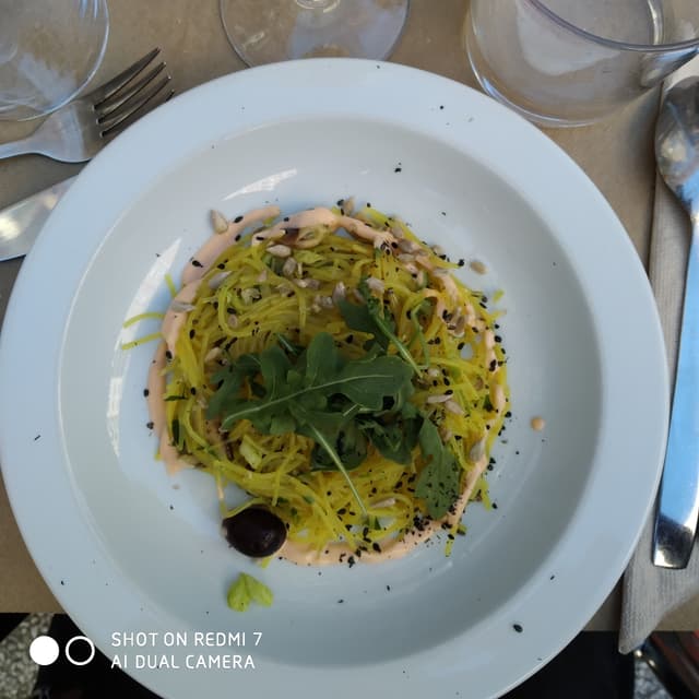 Photo of the dish “Ensalada de fideos de guisantes”