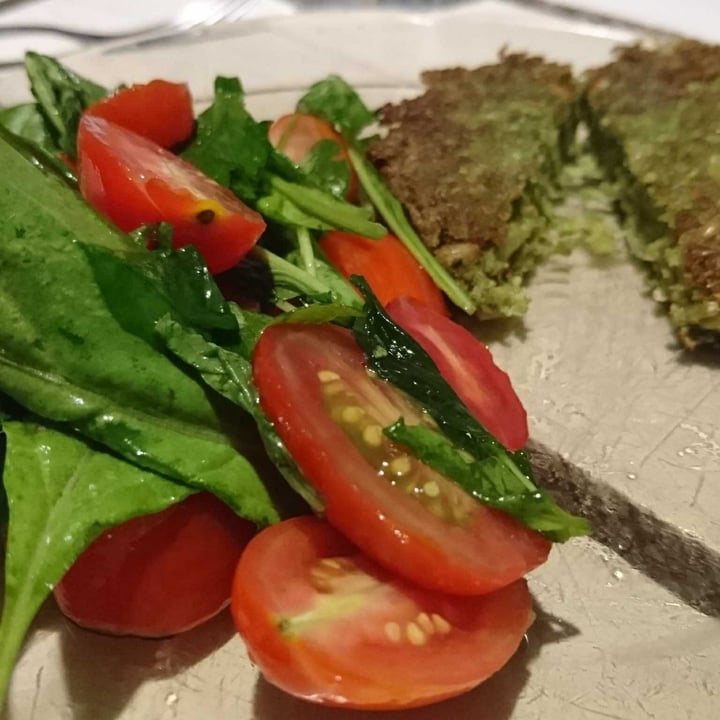 photo of Pizzeria Patrón Ensalada De Rúcula Con Tortilla De Acelga shared by @lofflerberg on  13 Jan 2021 - review