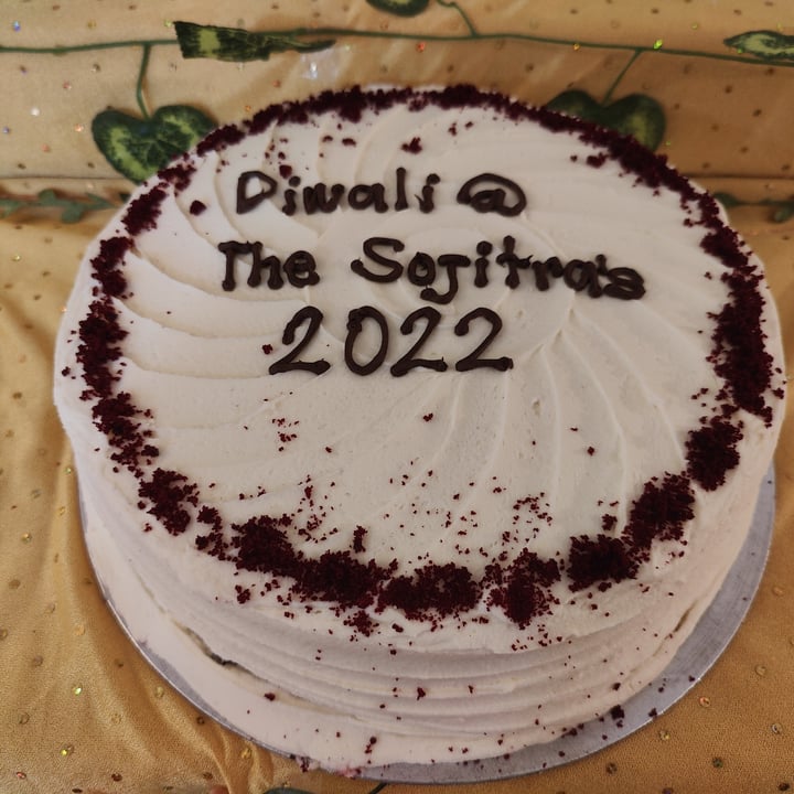 review photo of Hummingbird Bakery vegan red velvet cake shared by @chandansojitra on 04 Dec 2022 - review