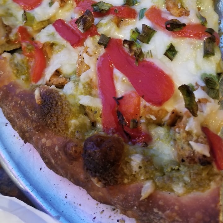 photo of CyBelle's Front Room Vegan Chicken on The Green Pizza shared by @vegandonut on  08 Apr 2021 - review