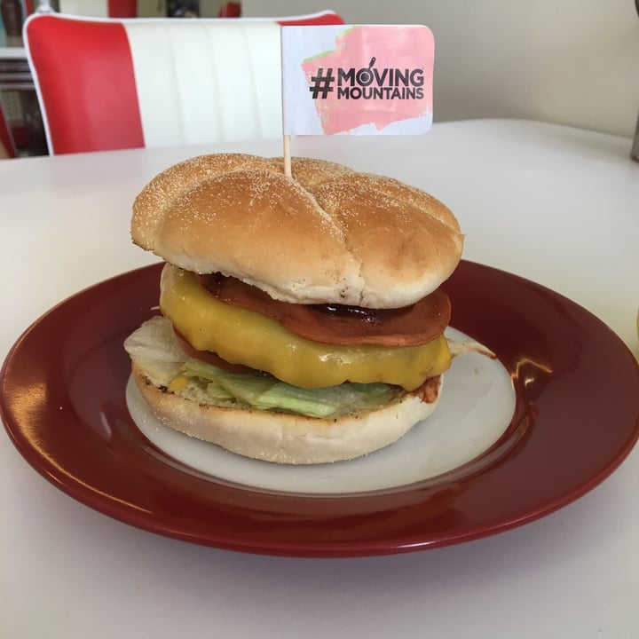 photo of Shakers Dairy Free Moving mountains burger shared by @veganphoebe on  02 Dec 2020 - review