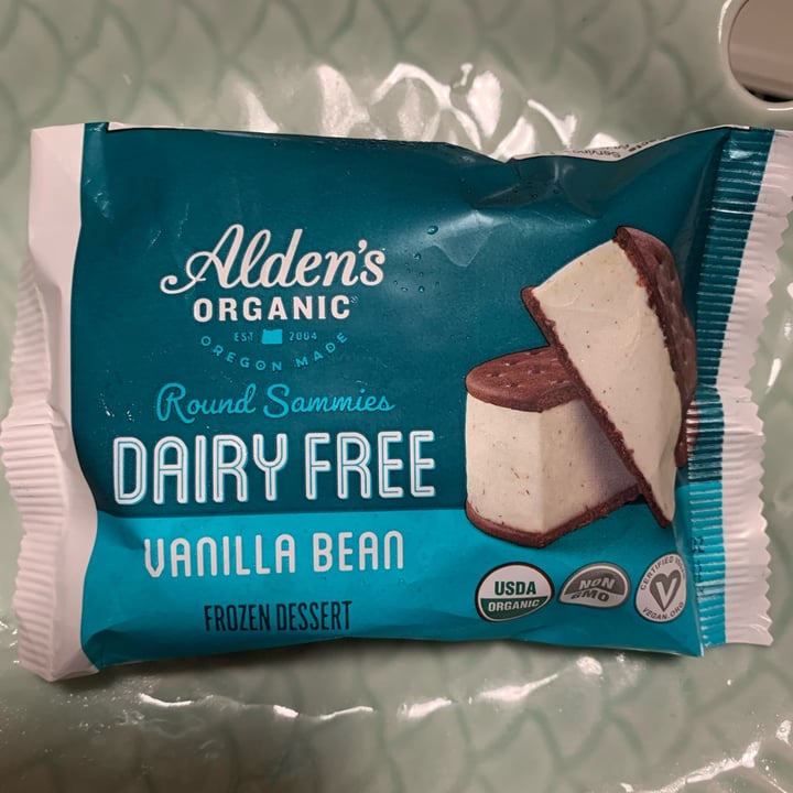 photo of Alden’s Organic Dairy Free Vanilla Bean Round Sammies shared by @onehungryvegan on  04 Oct 2021 - review