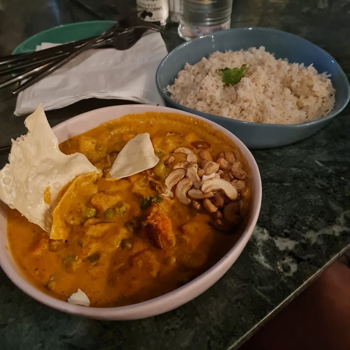 photo of Lexi's Healthy Eatery Veggie Korma shared by @vegankitchensa on  10 Mar 2021 - review