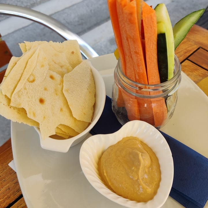 photo of Yachting Bar Hummus with Carasau Bread And Vegetables shared by @scarletdev on  26 Jul 2022 - review