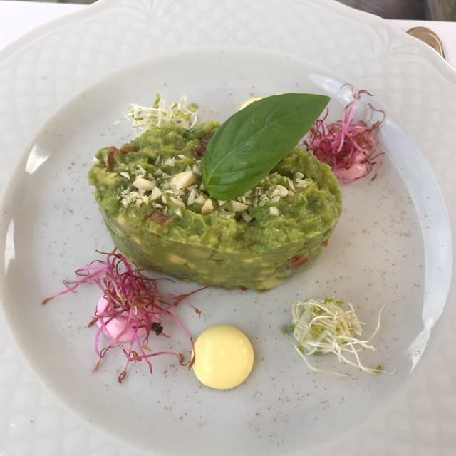 Photo of the dish “insalata di avocado”