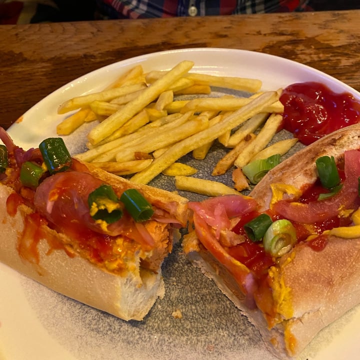 photo of George Street Tap moving mountain hot dog shared by @hgoeseast on  05 Sep 2022 - review
