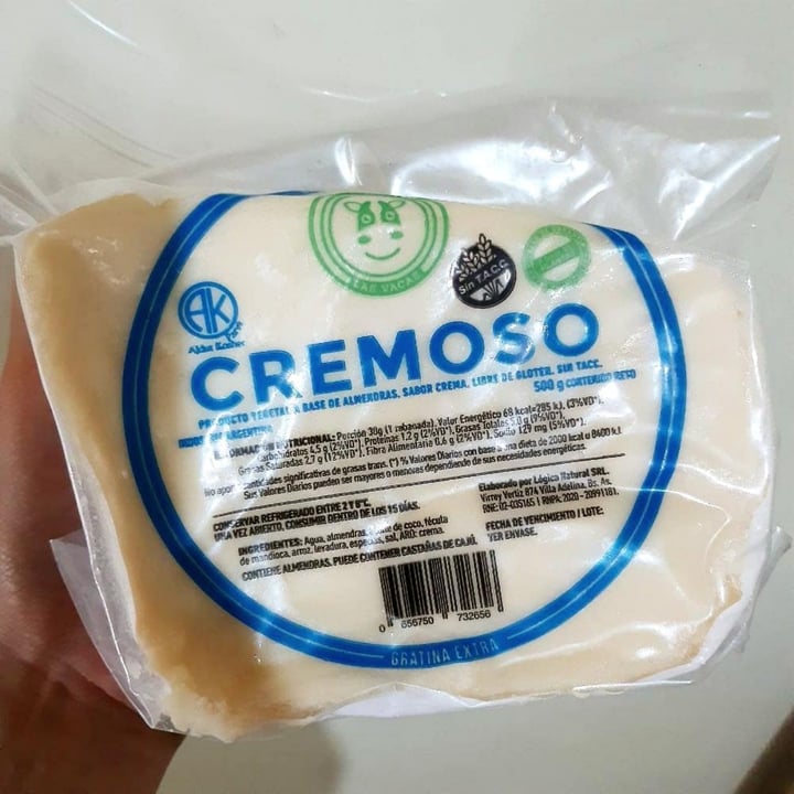 photo of Felices Las Vacas Queso Cremoso shared by @jazmiinveggie on  14 Feb 2021 - review