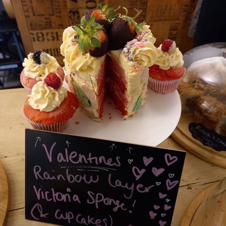 photo of Roots Lounge Bude Valentines Rainbow Layer Victoria Sponge shared by @trailrunningman on  21 Jan 2022 - review