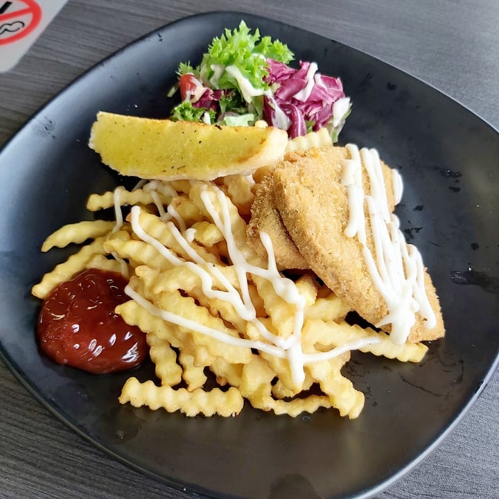 photo of Makan Vegan Geylang Fish and chips shared by @herbimetal on  26 Feb 2022 - review