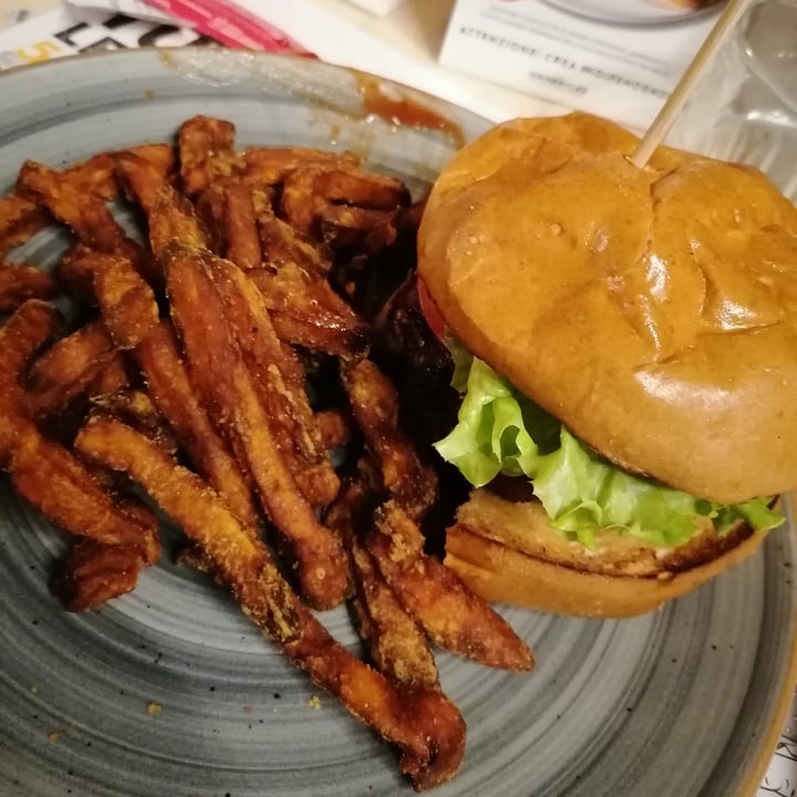 photo of Hamerica's Smile burger shared by @manuel29 on  15 Jul 2022 - review
