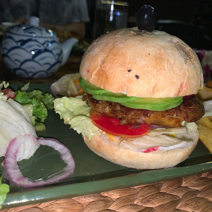 photo of New Leaf Eatery Spiced Bean Burger And Chips shared by @tiascaz on  17 Jun 2022 - review