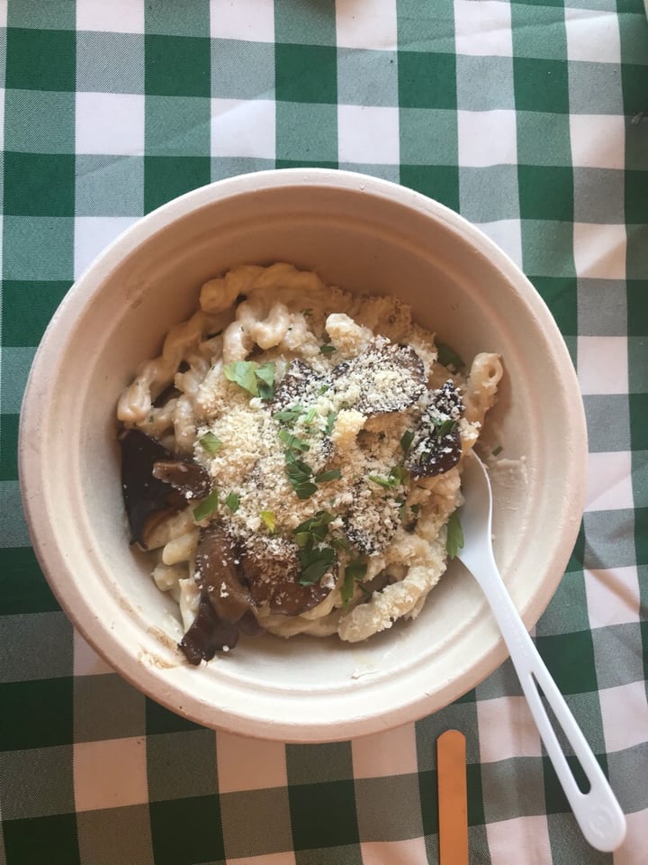 photo of Reverie Mobile Kitchen (Food Truck) Smoked Gouda Mac and Cheeze shared by @dianna on  09 Jun 2019 - review