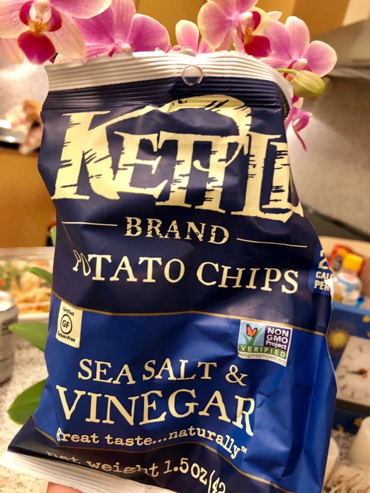 photo of Kettle Sea Salt & Vinegar Chips shared by @alohaanimalsanctuary on  09 Jan 2020 - review