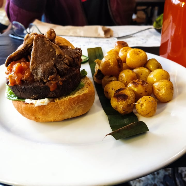 photo of Veggie Beans and Shakes Morcilla Burguer shared by @laurab84 on  24 Dec 2021 - review