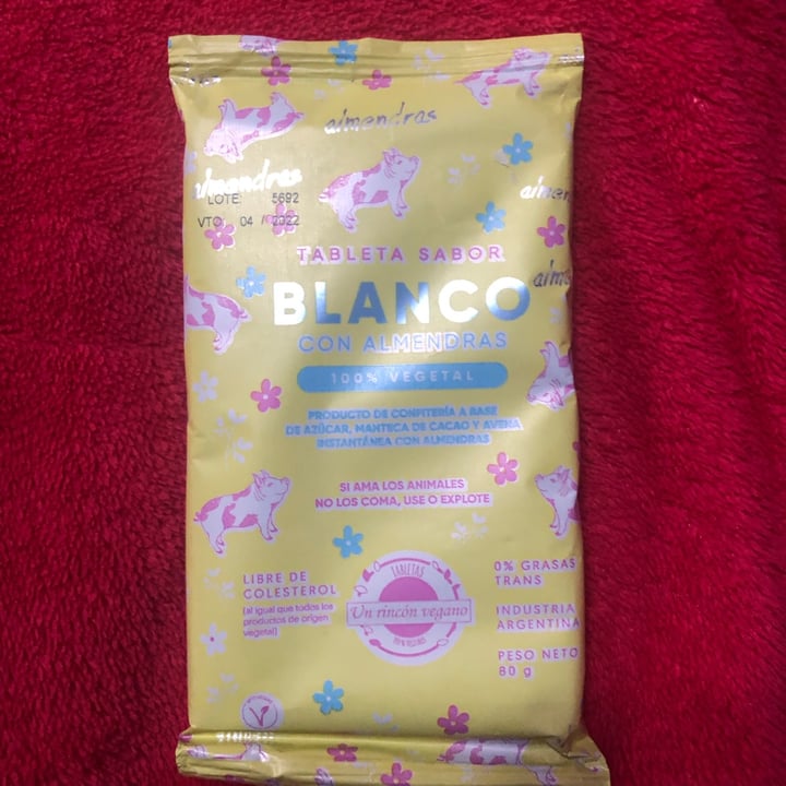 photo of Un Rincón Vegano Tableta sabor Blanco con Almendras shared by @soffveggie on  08 Dec 2021 - review