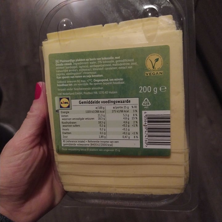 review photo of Vemondo Vegan plantaardige plakken met gouda smaak shared by @viqui17 on 03 Dec 2021 - review