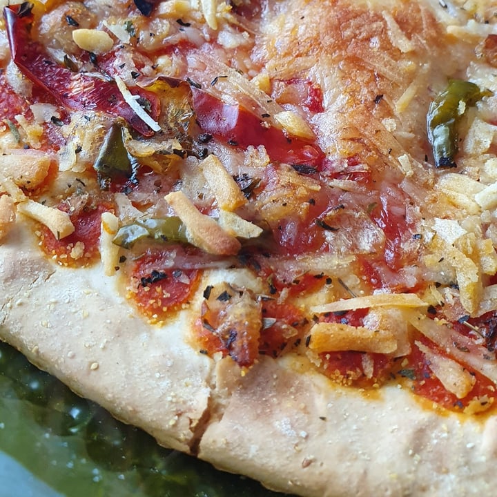 review photo of Vemondo Pizza Fresca Pimientos Asados y Cebolla shared by @joyandkiran on 24 Apr 2022 - review