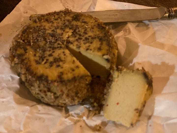 review photo of Veggie Karma Queso Semicurado de Nueces y Pimienta Rosa shared by @coque on 17 Dec 2019 - review