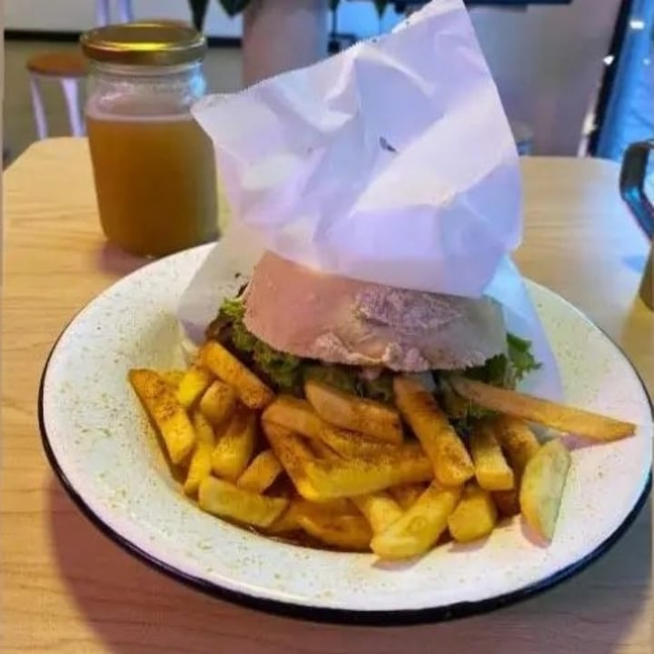 photo of La Cocinita Verde - Comida Vegana Hamburguesa De Quinoa shared by @mrpmilo on  31 Dec 2021 - review