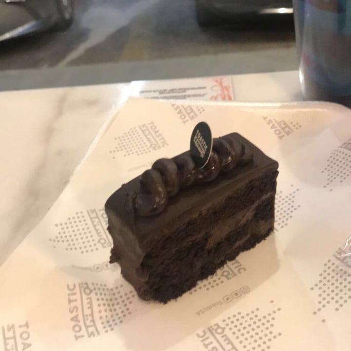 review photo of Toastic Bakery Vegan Chocolate Cake shared by @itsbanana on 17 Aug 2020 - review