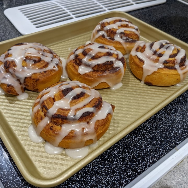 review photo of Trader Joe's Jumbo Cinnamon Rolls shared by @prismaticpattern on 29 May 2022 - review
