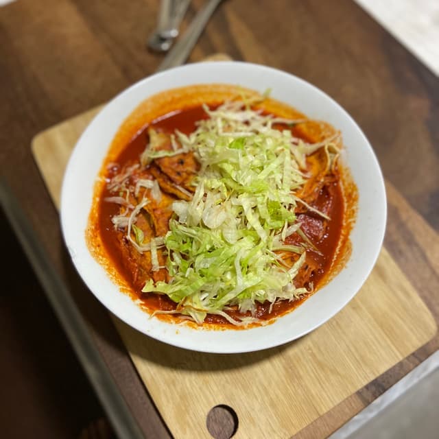 「Enchiladas potosinas」の料理の写真