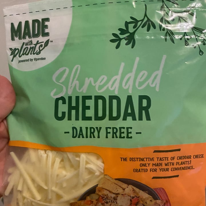 photo of Made With Plants Dairy Free Shredded Cheddar  shared by @arianemeschiatti on  25 Jul 2022 - review