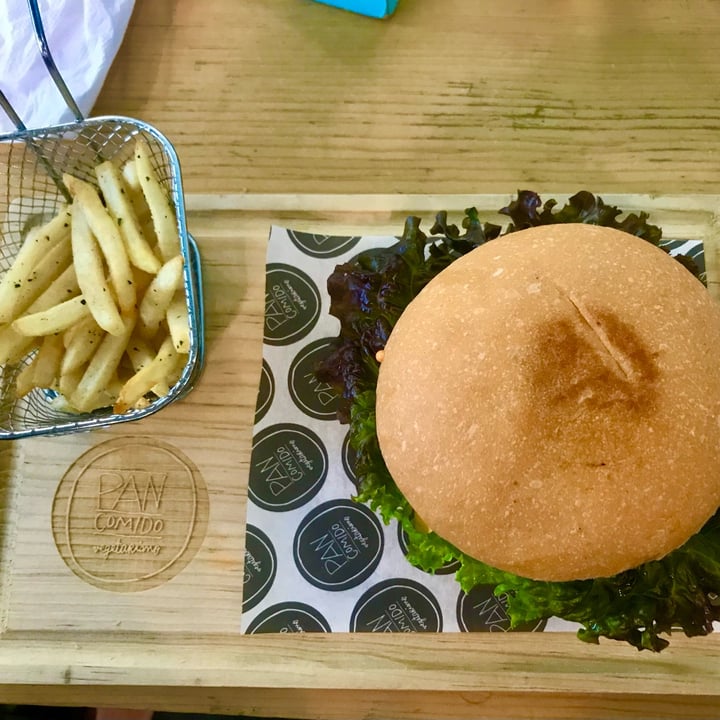 photo of Pan Comido Hamburguesa Leonardo DiCaprio shared by @aarton on  20 Mar 2022 - review