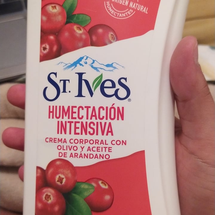 photo of St. Ives Crema Corporal Olivo y Aceite de Arándano shared by @kaifox on  10 May 2022 - review