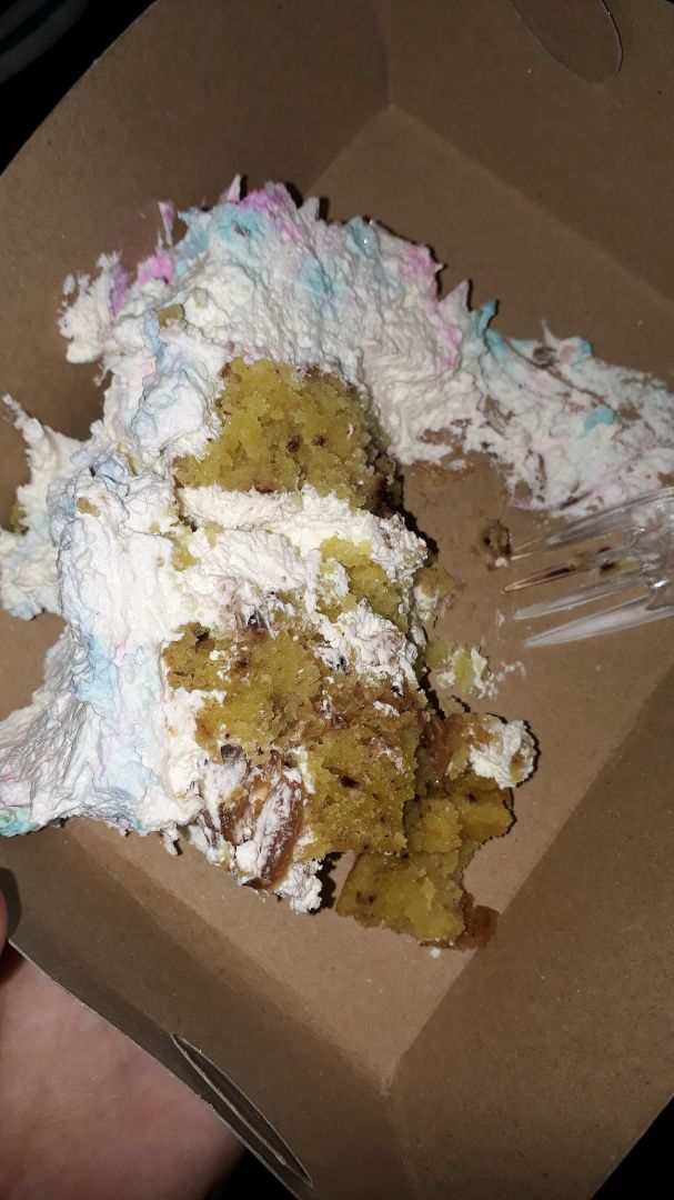 review photo of Kiki Pastelería Vegana Torta de crema y dulce de leche (porción) shared by @roberudi on 08 Aug 2019 - review