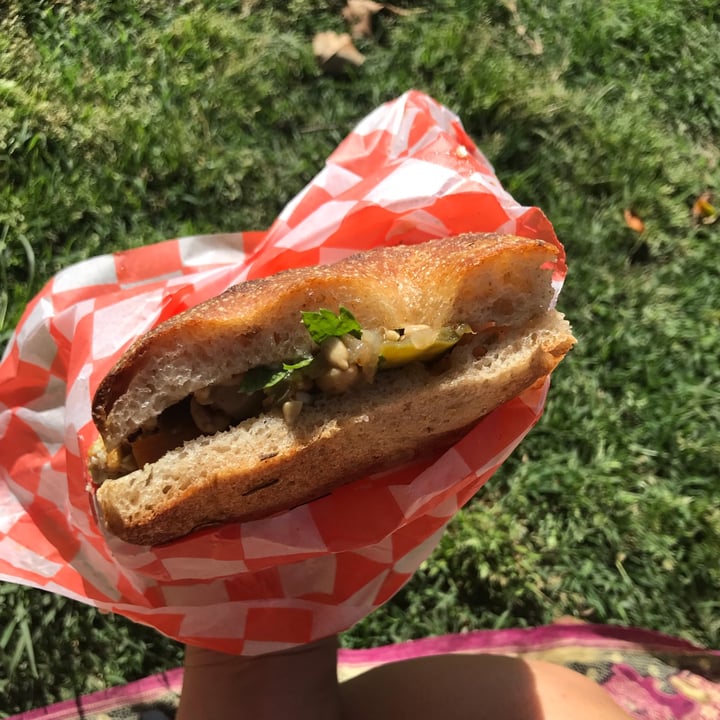 photo of La Manteca Negra Sandwich vegano shared by @sechague on  08 Nov 2021 - review