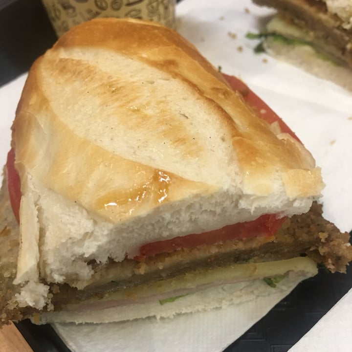 review photo of Futuro veggie Sanguche de milanesa de seitan shared by @veganodelghetto on 13 Nov 2021 - review
