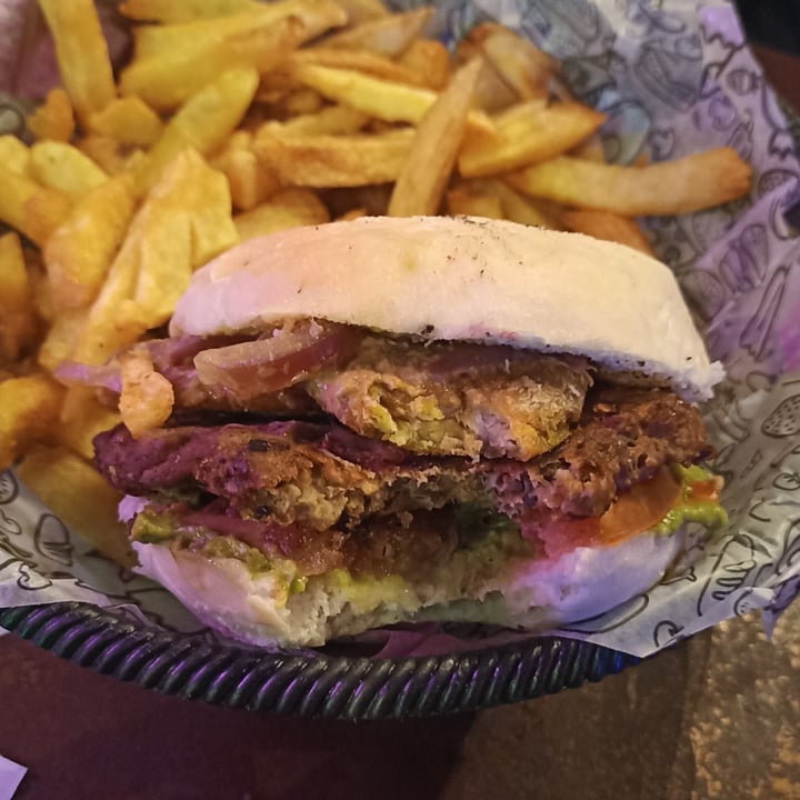 photo of Lado V Hamburguesa full vegana shared by @purpleveg on  04 Apr 2022 - review