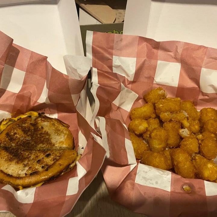 photo of Goy’s Burgers Grilled Cheese shared by @dopefriend on  14 Sep 2020 - review