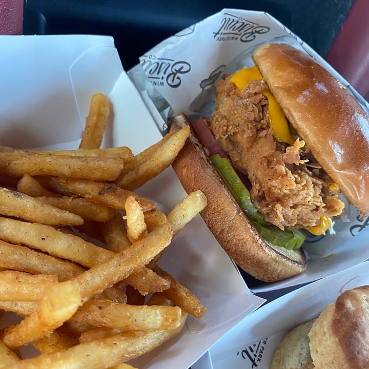 photo of Winter Park Biscuit Company vegan chikn sandwich shared by @mahaio on  06 Aug 2021 - review
