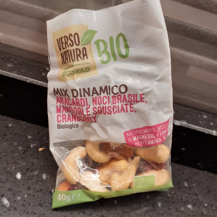 photo of Verso Natura Conad Veg Mix Dinamico shared by @simonagaeta on  09 Apr 2022 - review