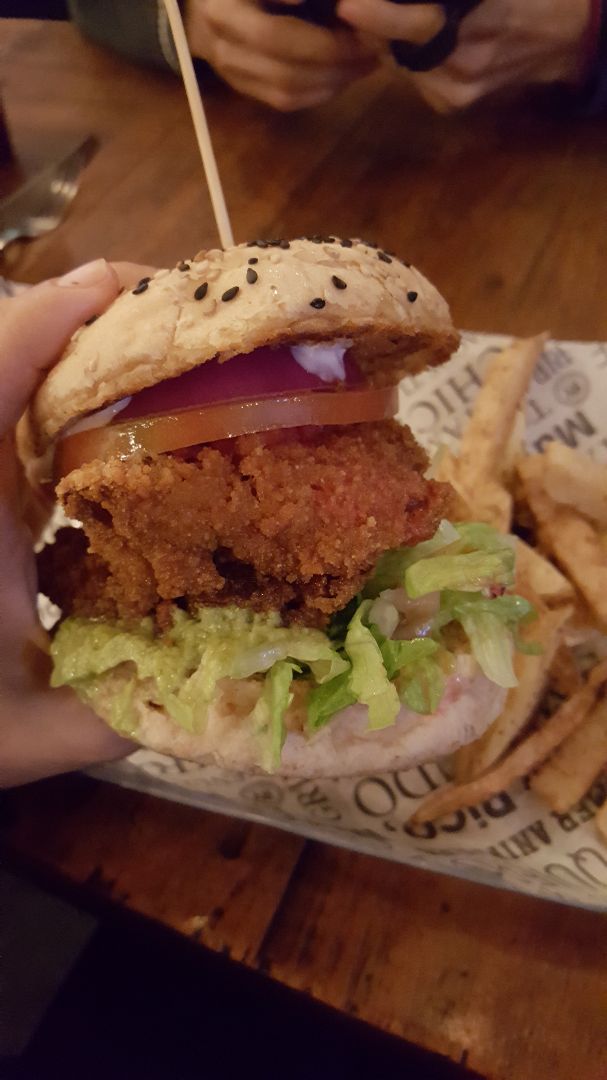 photo of Revolucion Verde Chickn free Diablo Burguer shared by @andyzavala on  27 Nov 2019 - review