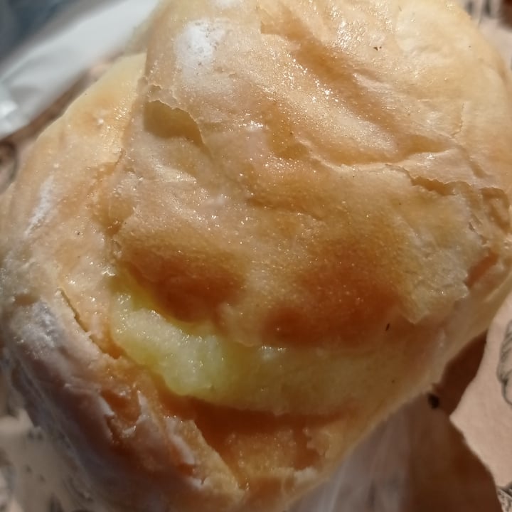 photo of Panaderia Sweet Factura con Crema Pastelera shared by @malalafontan on  30 Mar 2022 - review