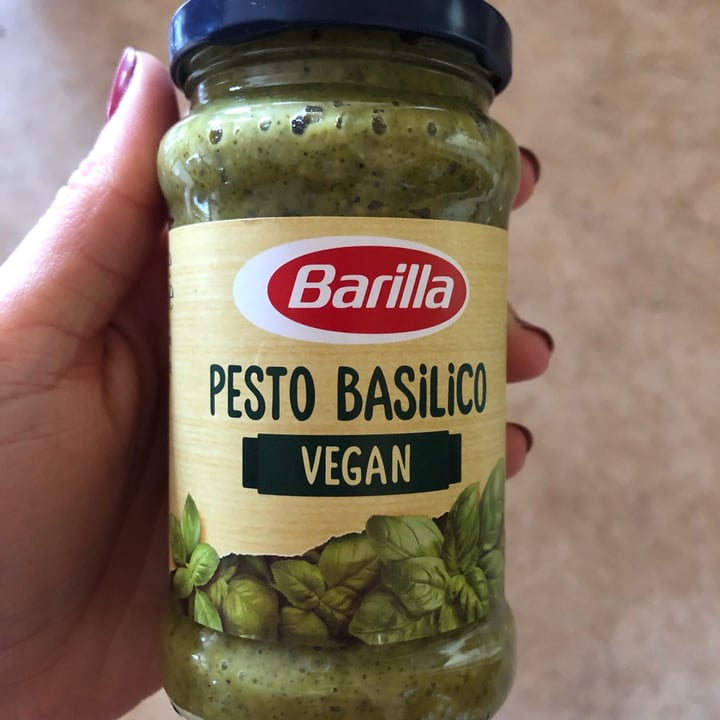 review photo of Barilla Pesto Basilico Vegan shared by @rebeccaa on 30 Apr 2020 - review