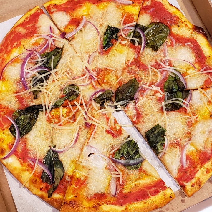 photo of Virtuous Pie Margherita Pizza shared by @goodkarmavegan on  02 Jan 2021 - review
