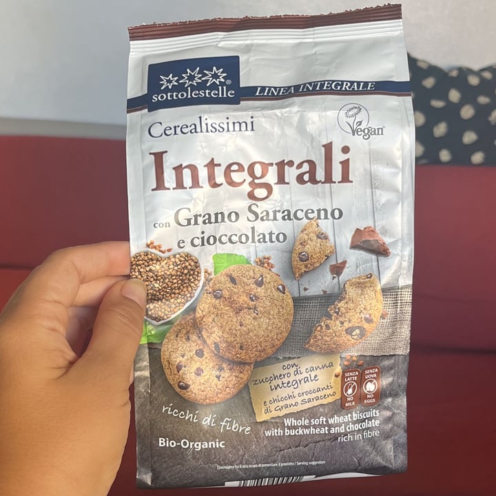 photo of Sottolestelle Biscotti Integrali Con Grano Saraceno E Gocce Di Cioccolato shared by @elisalu on  21 Aug 2022 - review