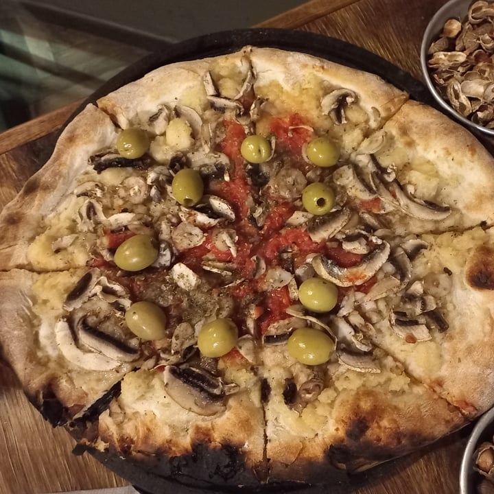 photo of Pasillo 74 PIZZERÍA Pizza de Champiñones shared by @mpazechandi on  10 Jul 2022 - review
