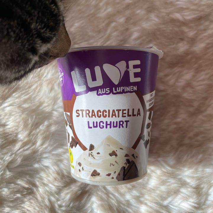 review photo of Made With Luve Stracciatella Lughurt shared by @minmarmag on 22 Feb 2022 - review