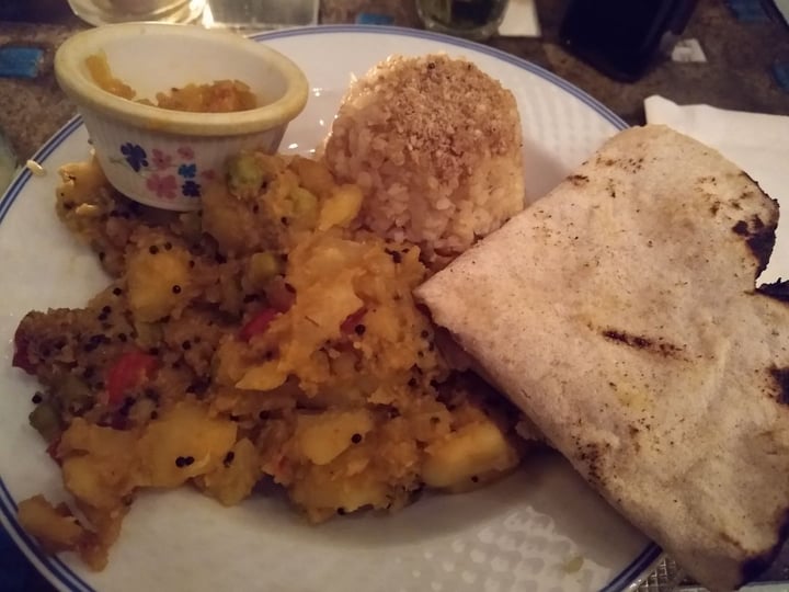 photo of Krishna Veggie Curry de papa y arvejas shared by @pamarg on  22 Feb 2020 - review