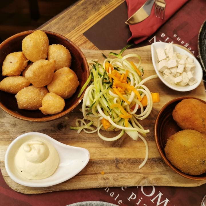 photo of Rifugio Romano ANTIPASTO DEL RIFUGIO VEGAN shared by @morfeolover on  12 Jun 2022 - review