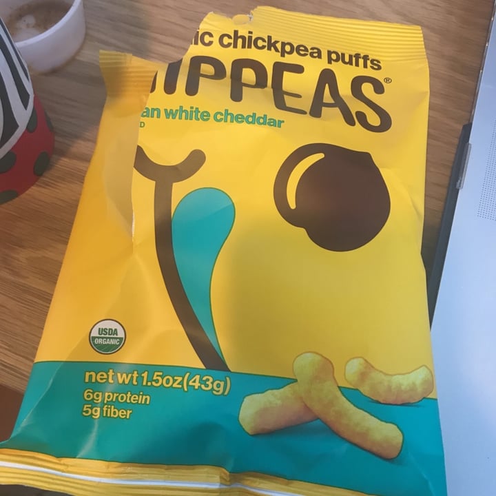 photo of Hippeas Vegan White Cheddar Organic Chickpea Puffs shared by @rikihiggins on  27 Nov 2019 - review