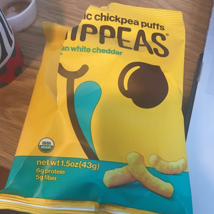 review photo of Hippeas Vegan White Cheddar Organic Chickpea Puffs shared by @rikihiggins on 27 Nov 2019 - review